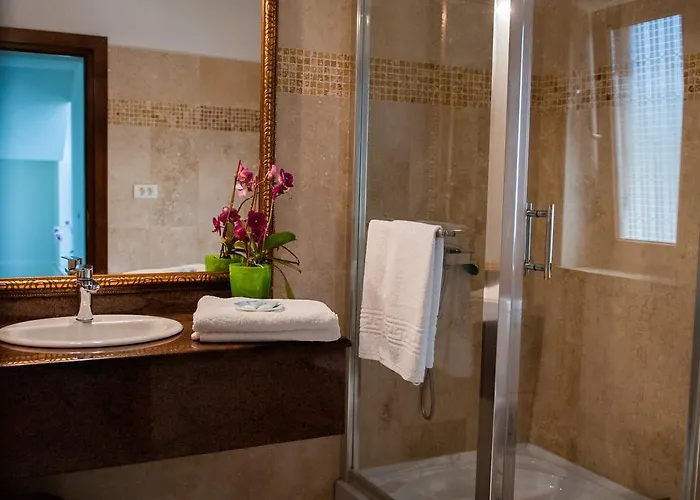 Complex Adal Chalé *